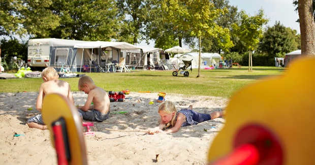 13 Kamperen kinderveld 1