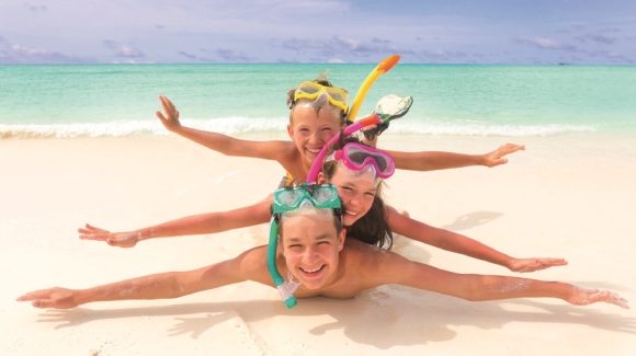 100649 kinderen op strand