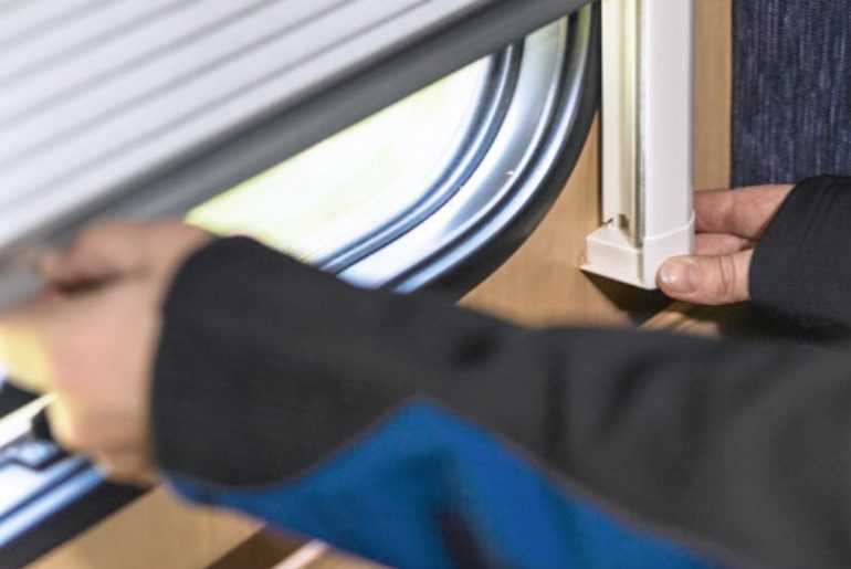 roljaloezie ophangen doe het zelf vervang je rolgordijn keren onderhoud roljaloezie ophangen doe het zelf vervang je rolgordijn keren onderhoud