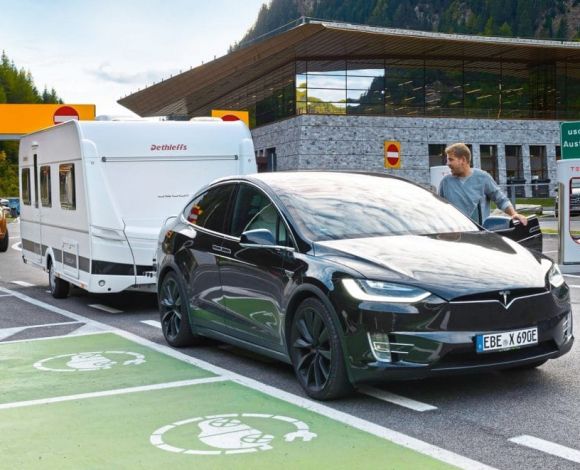 Tesla_Dolomieten_diesel