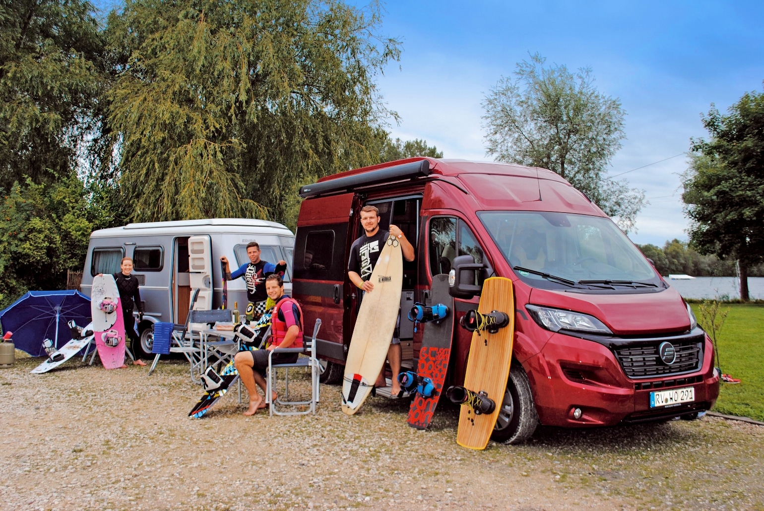 caravan achter de camper