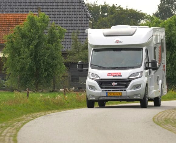 Paul en Enny op reis met de camper