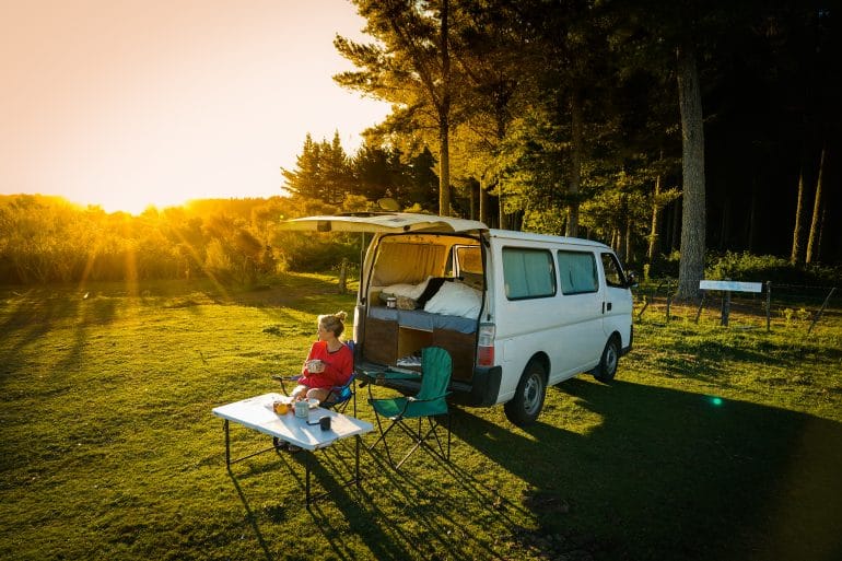 By Nomads maakte een stappenplan voor het bouwen van je eigen camper