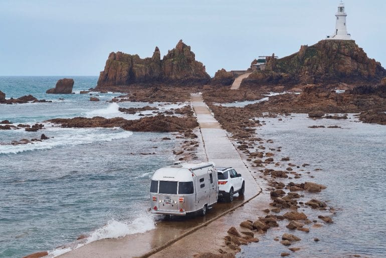 Achteruitrijden met een caravan_DISCOVERY TOWING