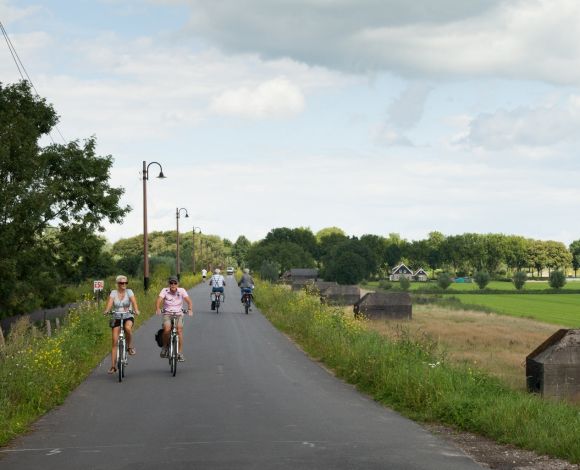 Waterlinie Fietsroute_Fietsen op de Diefdijk (Desiree Meulemans)