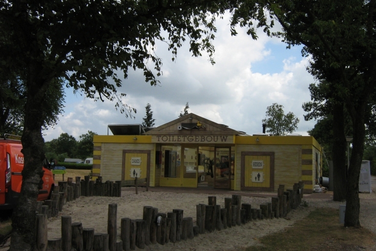 toiletgebouw_vakantiepark Stoetenslagh