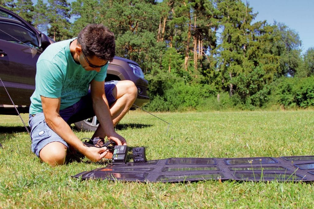 Mobiele zonnepanelen aansluiten