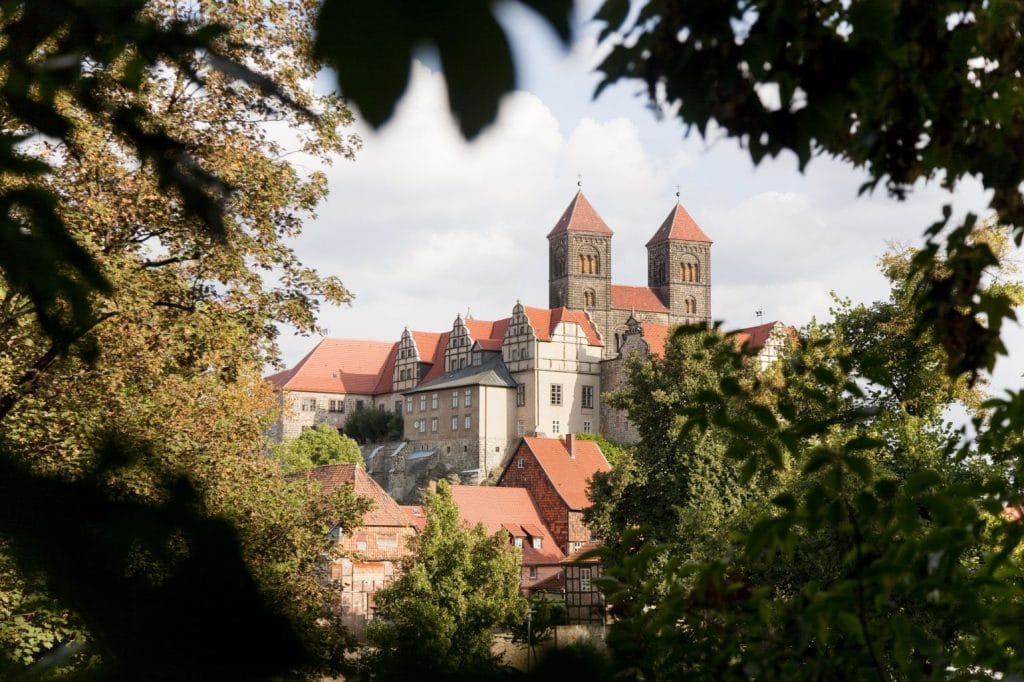 Duitse Vakantieroutes Alleenstraße Quedlinburg_Schlossberg_mit_Stiftskirche_St._Servatii