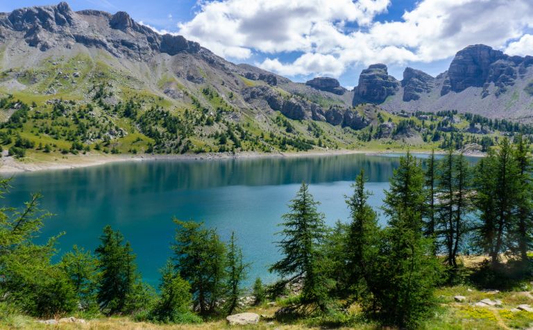 In deze ruige, dunbevolkte regio is Barcelonnette (in de Ubaye-vallei) een van de bekendste plaatsen. De Mercantour leent zich dan ook uitstekend voor uitdagende fiets- en wandeltochten