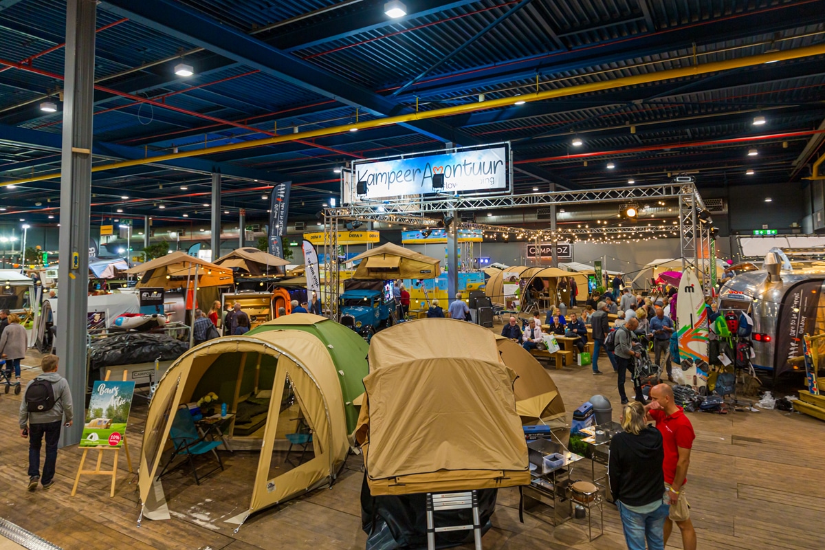 Secretaris lassen Uittreksel Verkoop je oude tent tijdens het eerste Second Tent Event