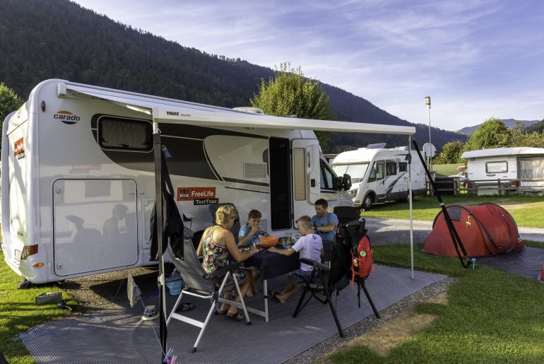 Campings Lazy Rancho_Gezinskampeerders_trottibike_ACSI FreeLife TestTour Berner Oberland_Interlaken