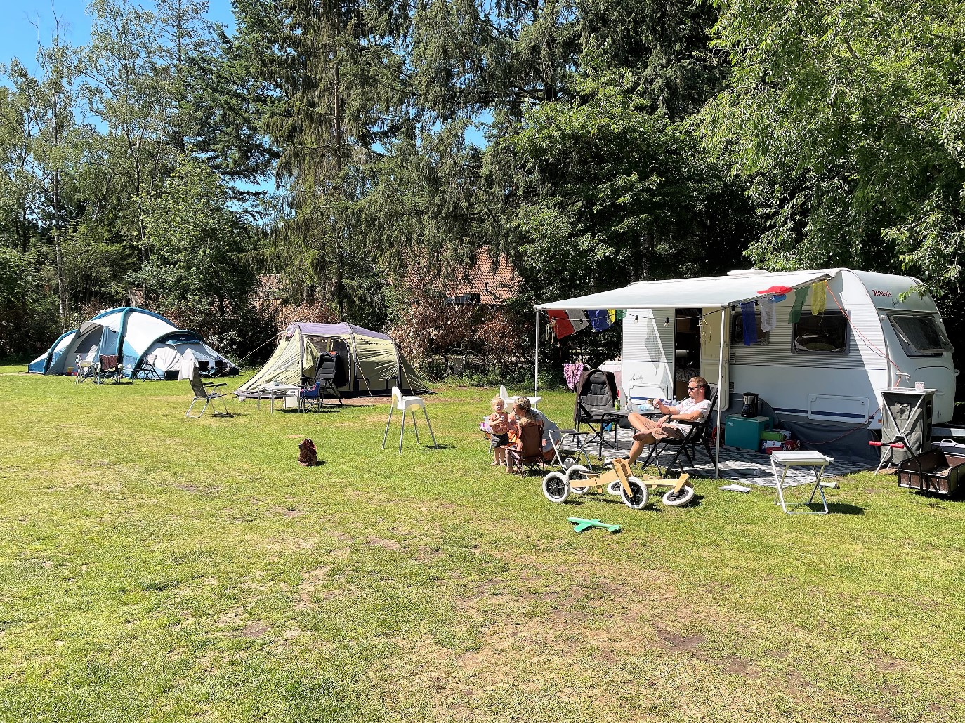 Pasen_Onscaravanneke_gezin op de camping