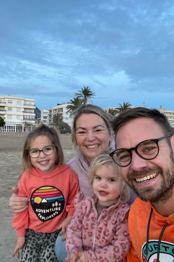 Familie Hommes_camper_Zuid-Europa_Gezin_staand