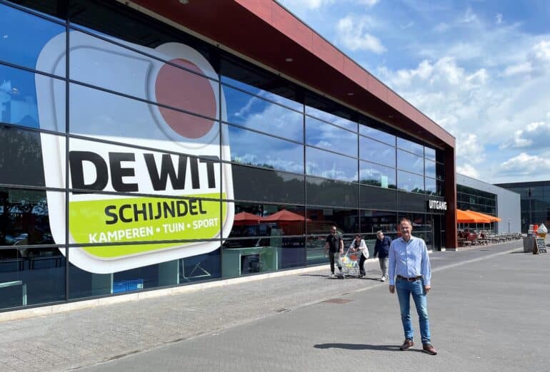 De Wit Schijndel is jarig en trakteert jou op...