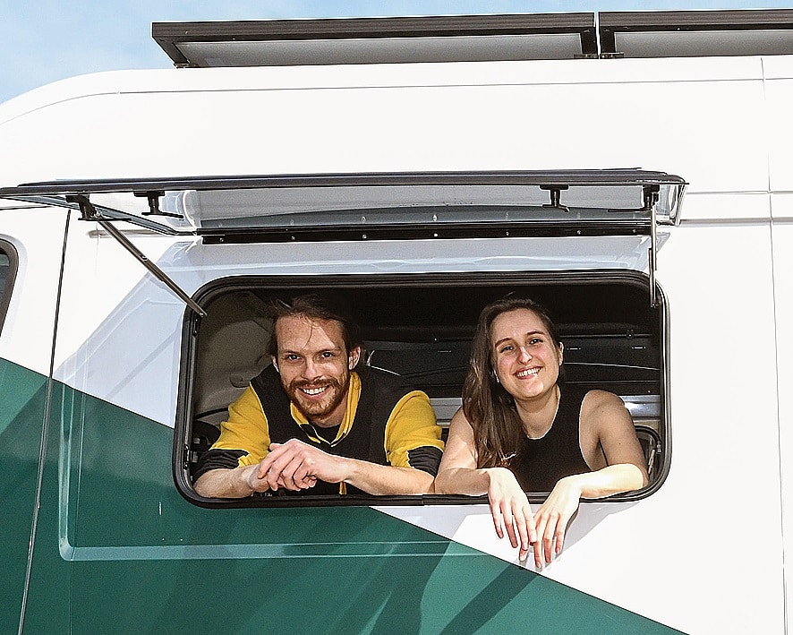 Rijden-met-een-elektrische-camper_Jurrien-en-Sara©Marcel-J-de-Jong