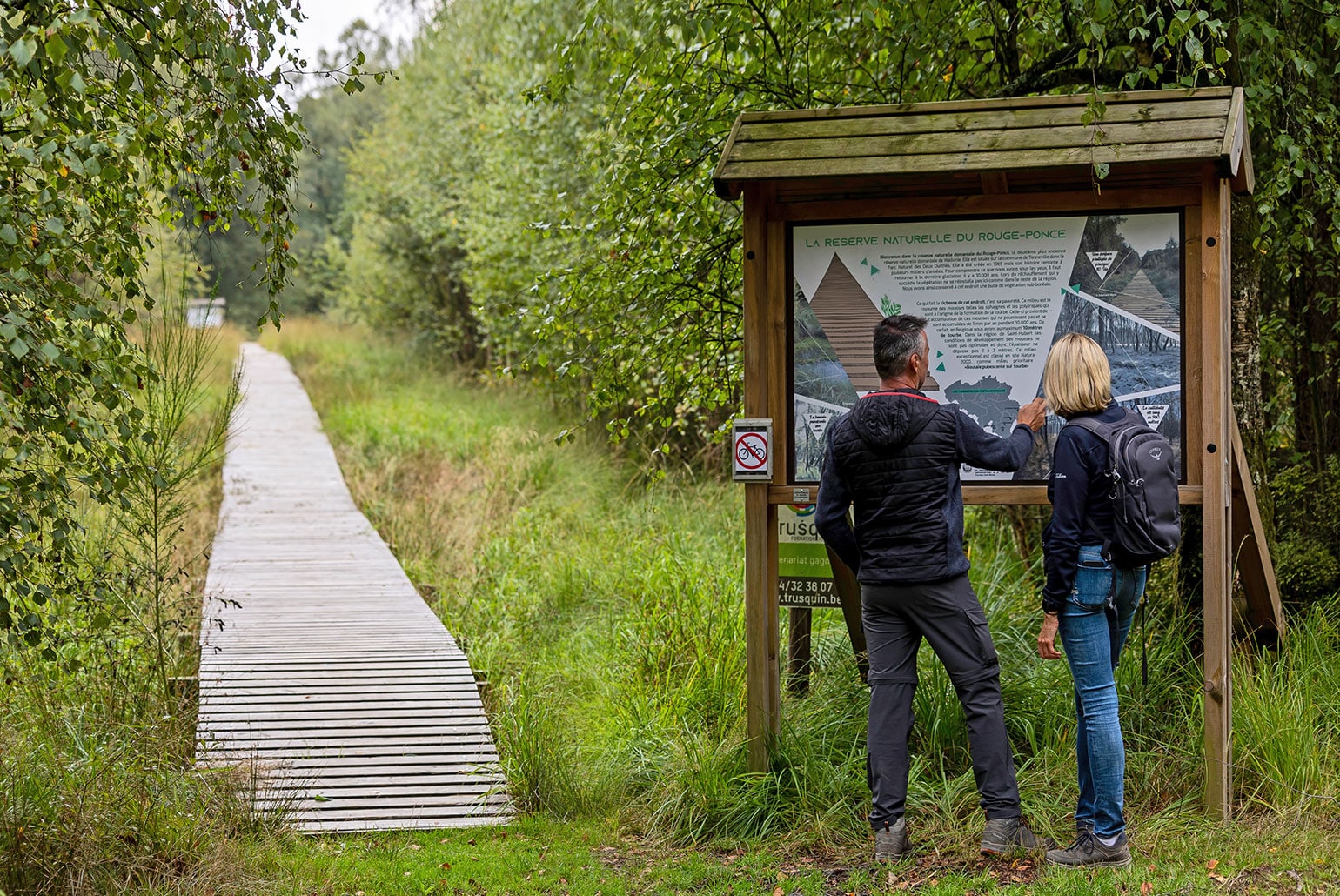 Testteam-Actievelingen-Wallonië-2022_kijkend-op-bord