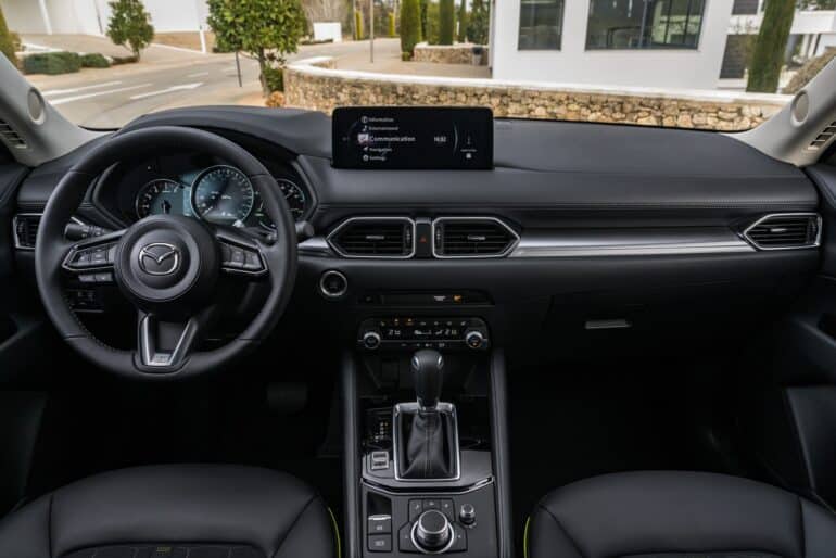 Mazda CX-5_2023_interieur