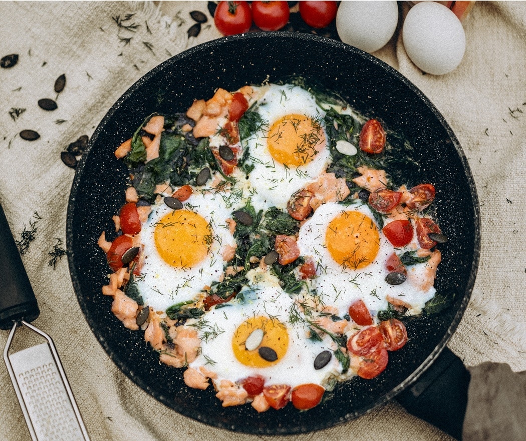 Haute camping_shakshuka met zalm