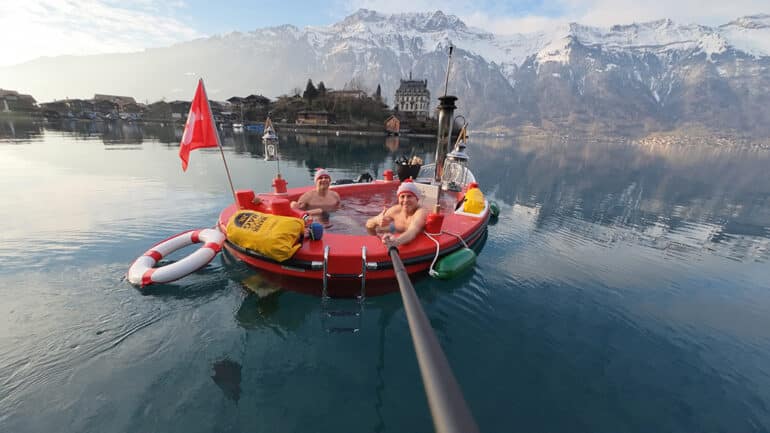 Winterkamperen Berner Oberland_hottub Brienzersee