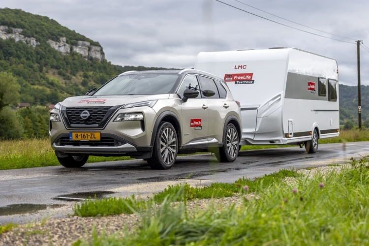TestTour Jura_testteam Actieve Levensgenieters_test Nissan X-Trail_auto en caravan
