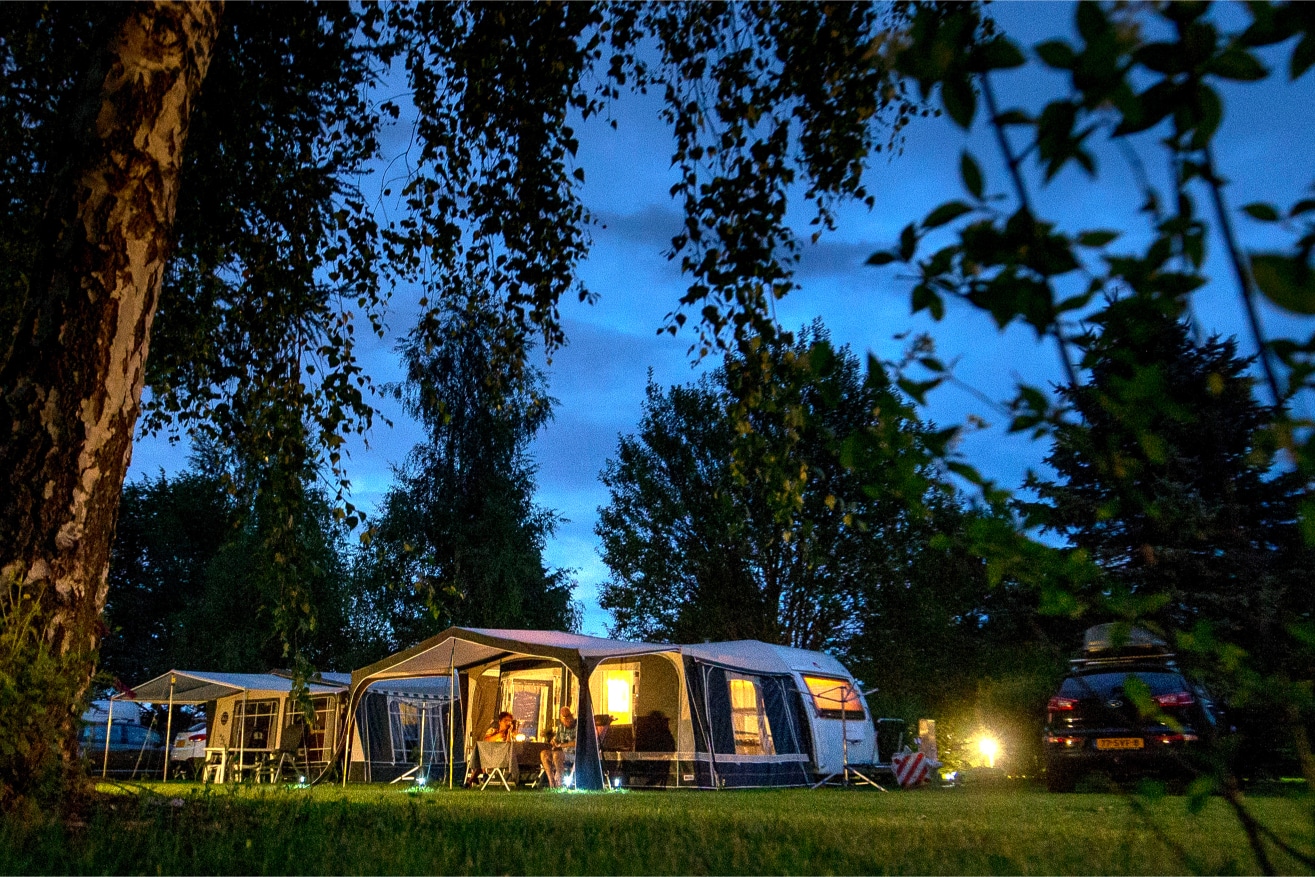 50plus Campingpark Fisching by night c Tom Lamm UITSNEDE