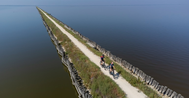 Fietsen rond het meer van Comacchio