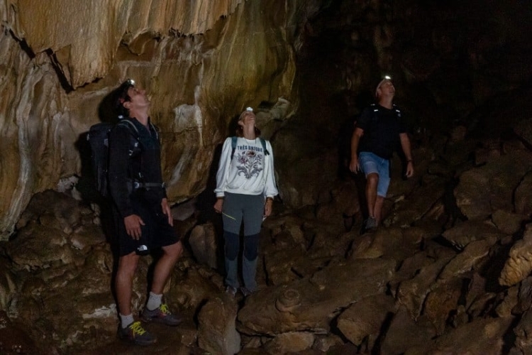 TestTour Jura_Actieve Levensgenieters_wandelen en fondue_grot