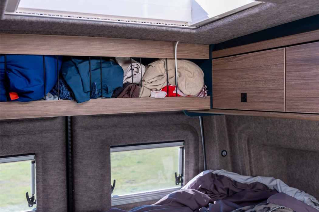 TestTour Denemarken_Eriba Car_kastjes boven het bed