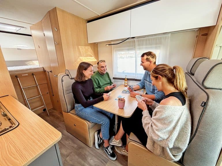 LMC Tourer A 690_interieur_familie