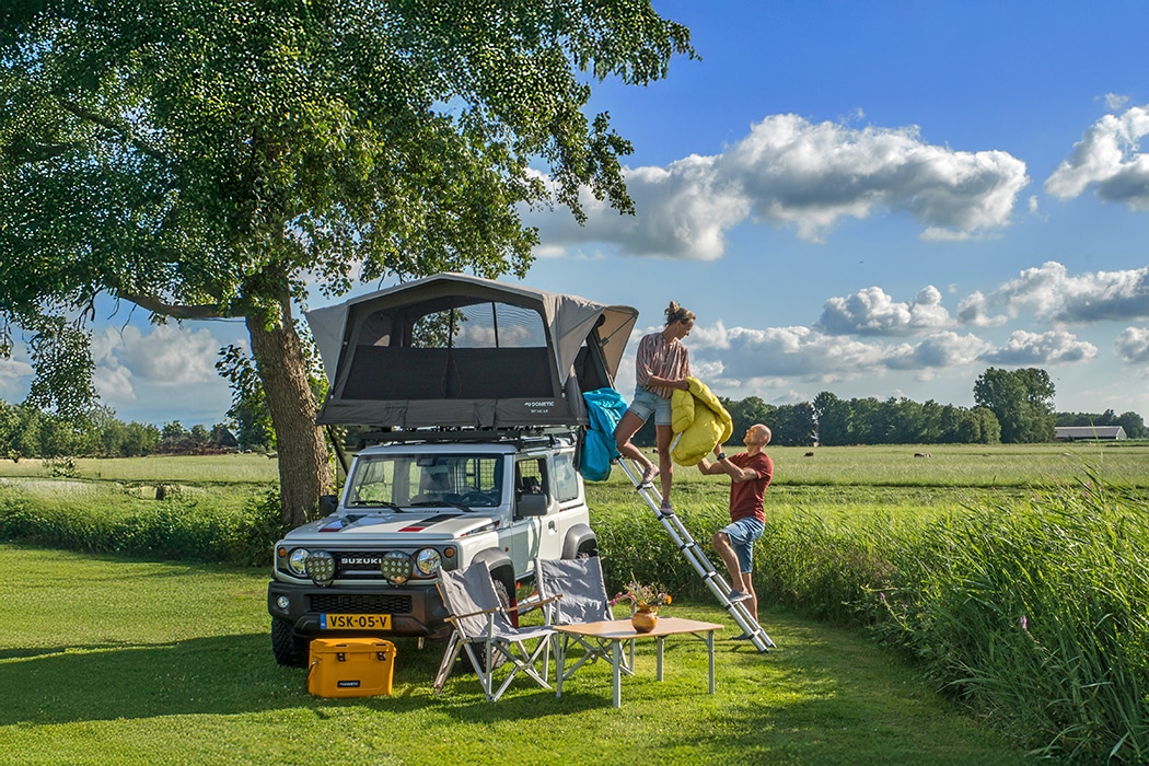 Suzuki Jimny met Dometic daktent