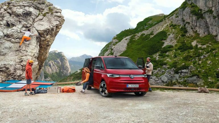 volkswagen-multivan-california-plug-in-hybride-rood