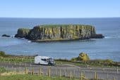 Kamperen Noord-Ierland_f_171_Nordirland_NORDKUESTE_Giants_Causeway_Park_von_CARRICK-a-REDE ROPE_BRIDGE_7504_CARSTEN_HEINKE_Ansatz