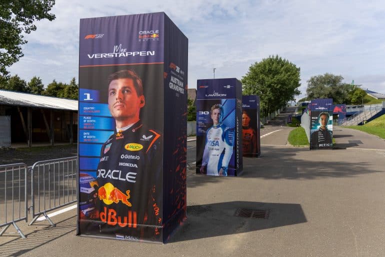 TestTour Steiermark_Ben en Katrien_Red Bull Ring_,billboard Max Verstappen