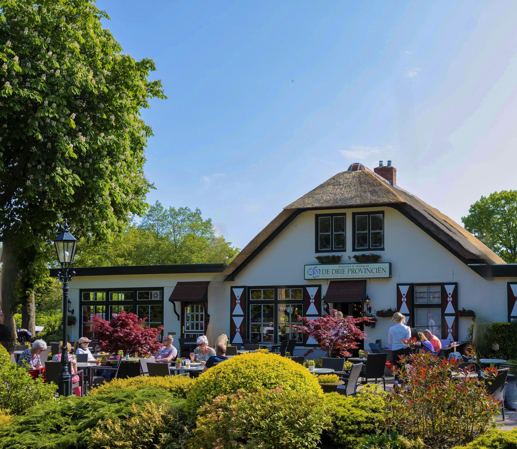 2 Restaurant De Drie Provinciën met terras_Emma_donkere ramen