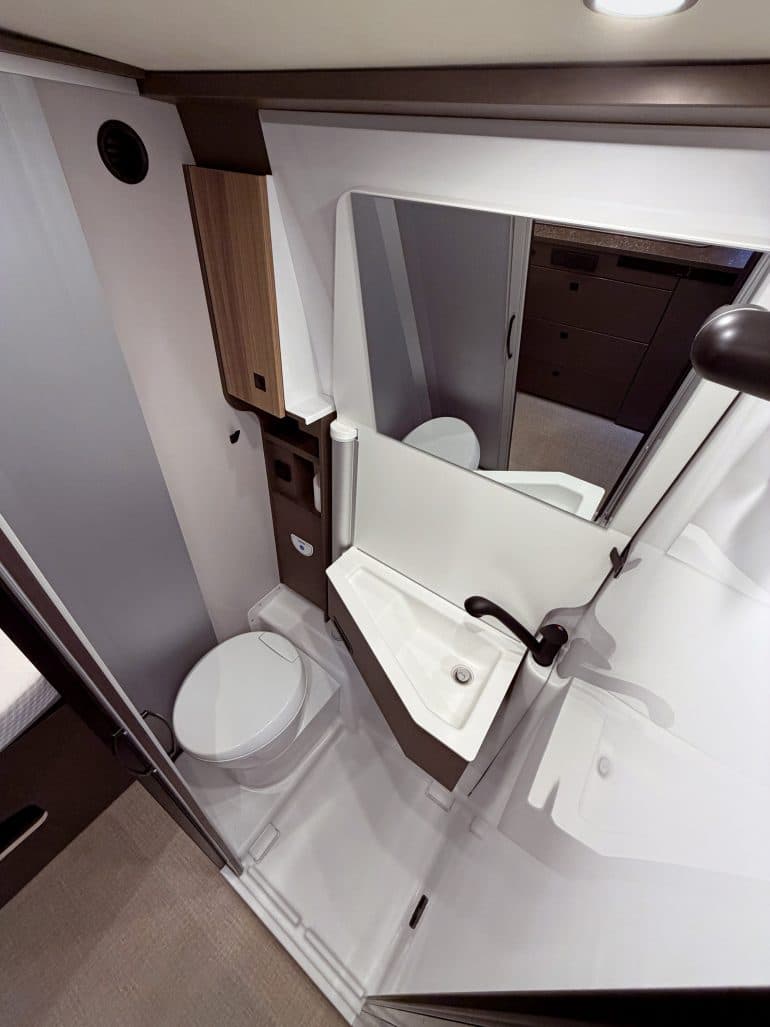 Bürstner B66 600 C_toiletruimte