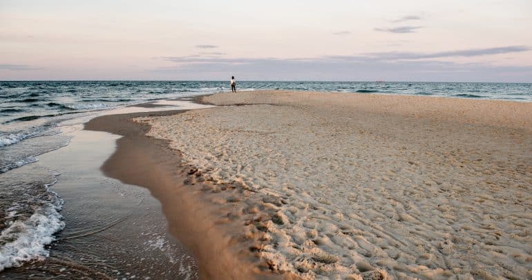 Noord-Jutland_twee-zeeen-in-Grenen_via-VisitDenmar