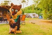 Camping de kleine wolf animatie kuffelen wolfie verliefd
