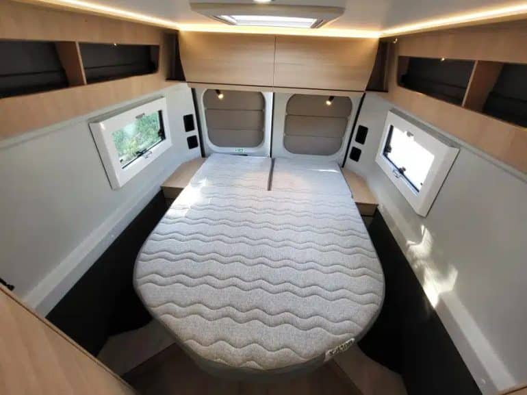 Queensbed Rapido V64